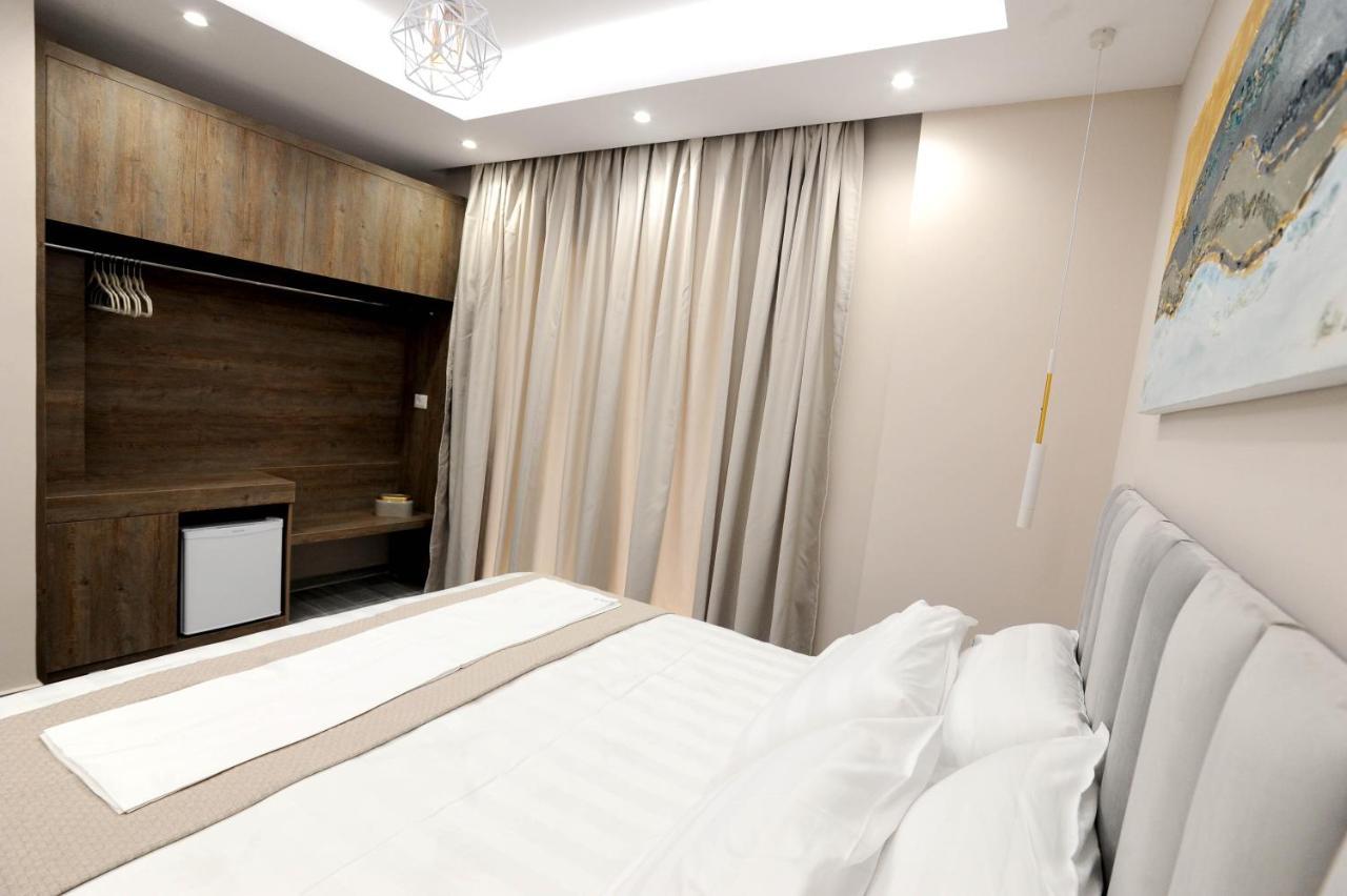 Afrodite Suites Sarande Bagian luar foto