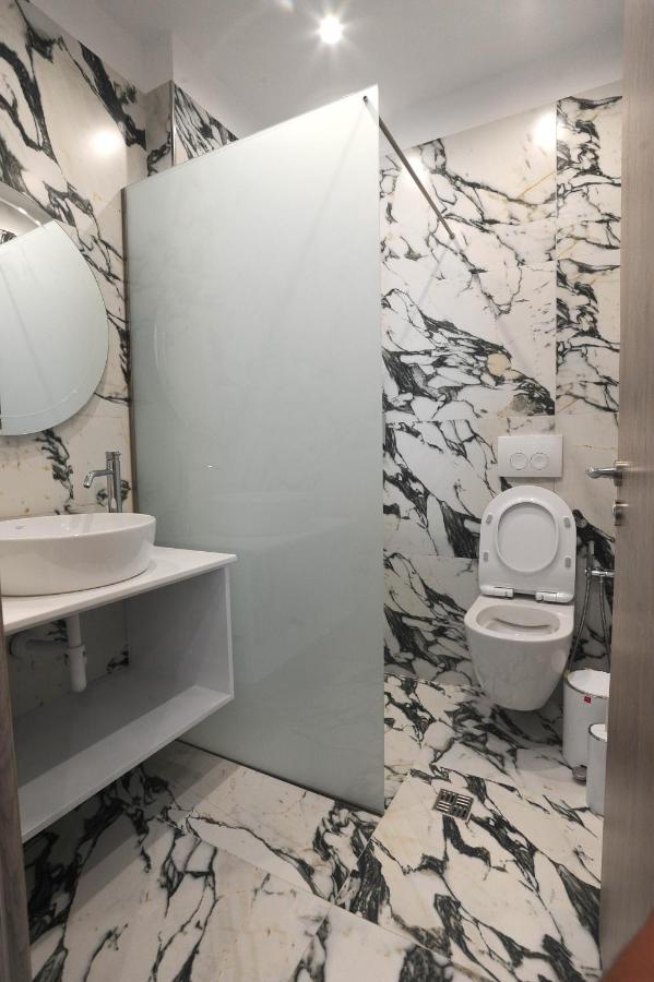 Afrodite Suites Sarande Bagian luar foto