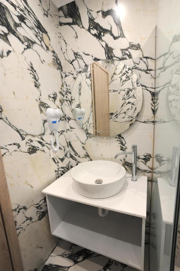 Afrodite Suites Sarande Bagian luar foto