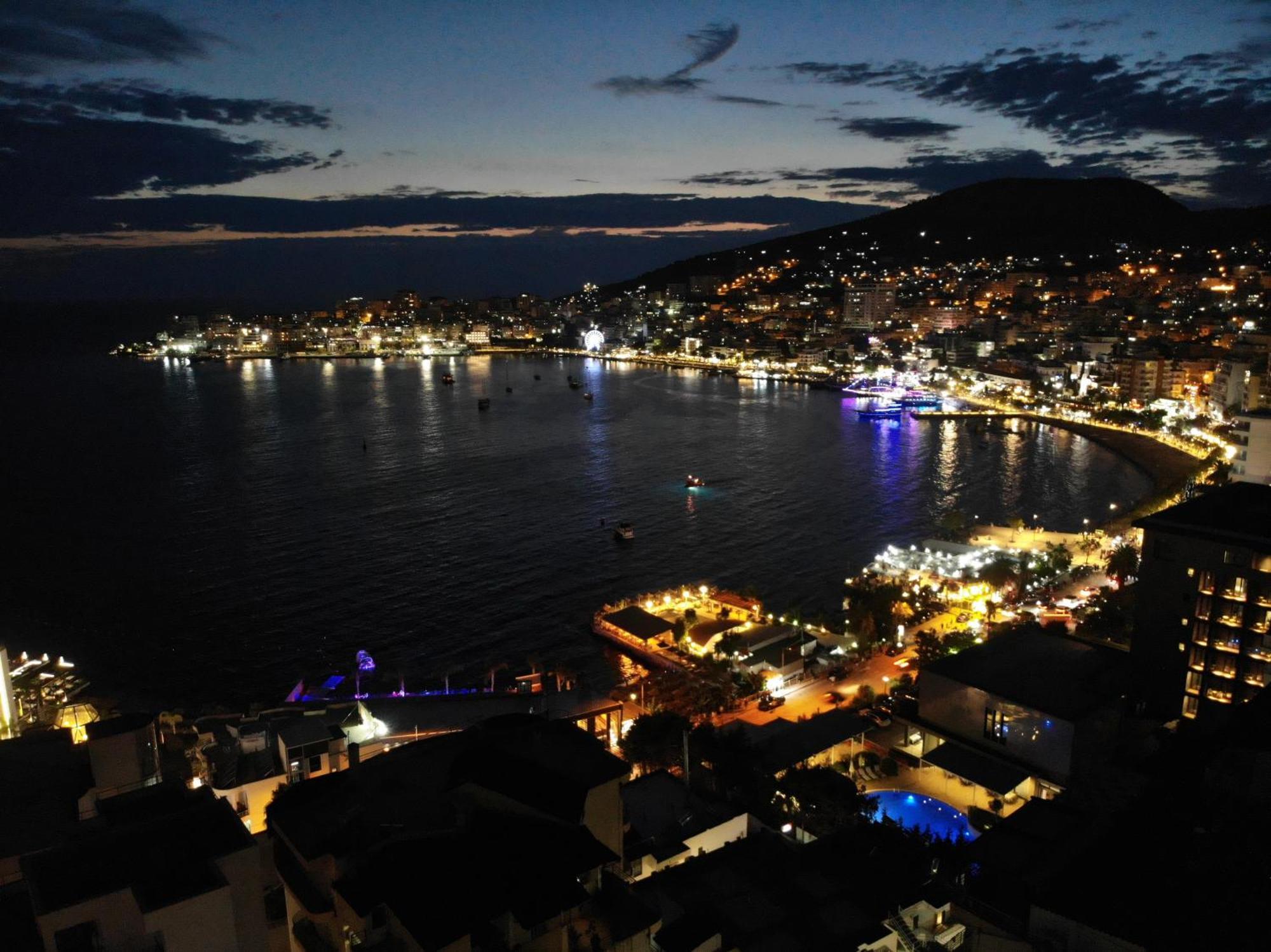 Afrodite Suites Sarande Bagian luar foto